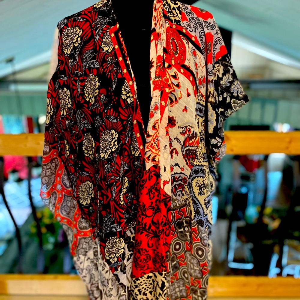 Kimono NWOT DONATING SOON!!